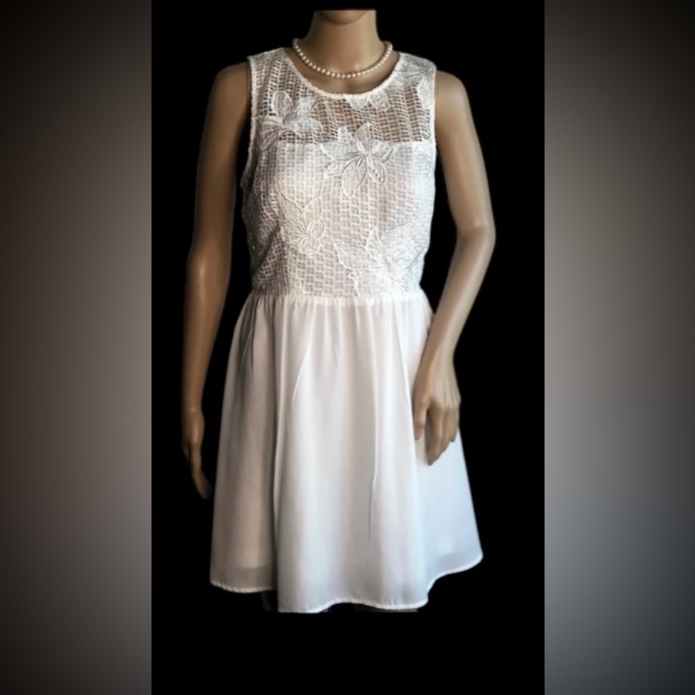Alya Lace Dress Size S